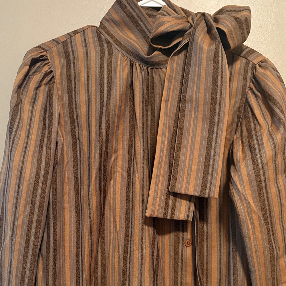 Max Mara made in Italy wool blouse neutral colours size M